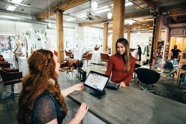 How to build a loyal customer base for your restaurant through effective marketing tactics