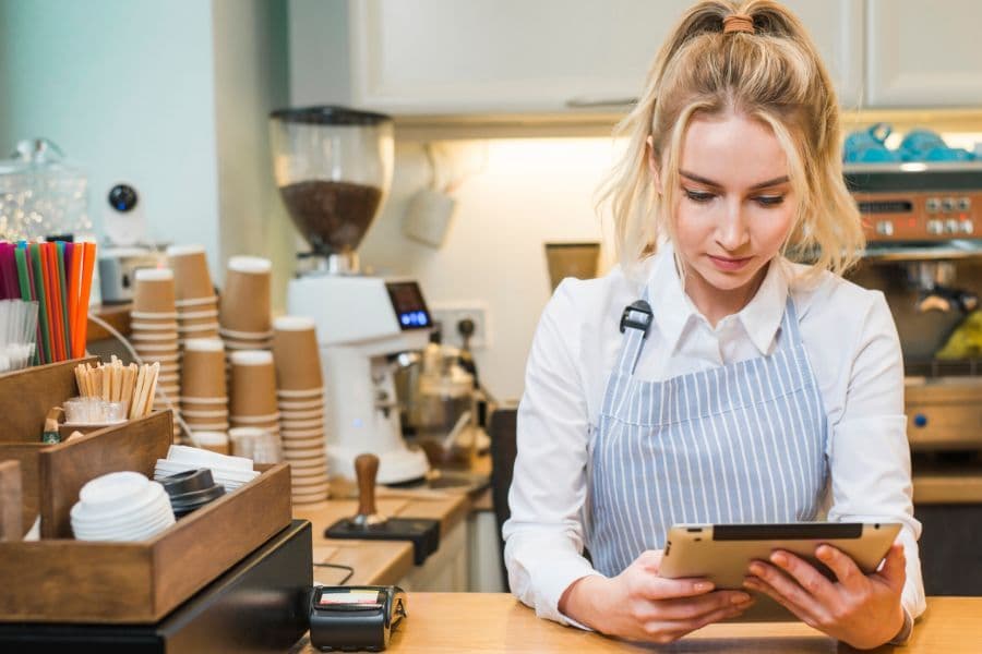 The Human Touch, Amplified: How to Use AI to Elevate Your Restaurant’s Service